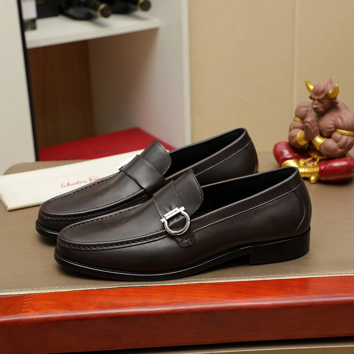 Men's shoes 250 Ferragamo [Ferragamo] top imported suit men's shoes 💯Original copy of the official website, product materials: selected imported embossed calfskin + luxury hardware buckle accessories ~ imported water-dyed cow 🐂 leather lining. Strong three-dimensional visual effect, original combination outsole, multiple colors available😘 Size: 39-44 (38.45.46. Customized)